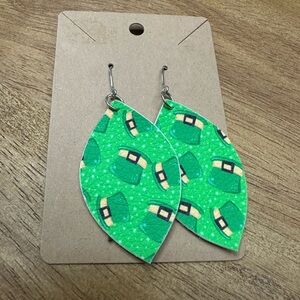 5/$10 Green Leaf Earrings‎